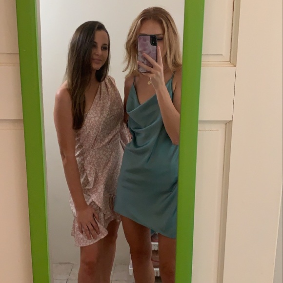 Meet your Posher, Cassie - Picture 2 of 3